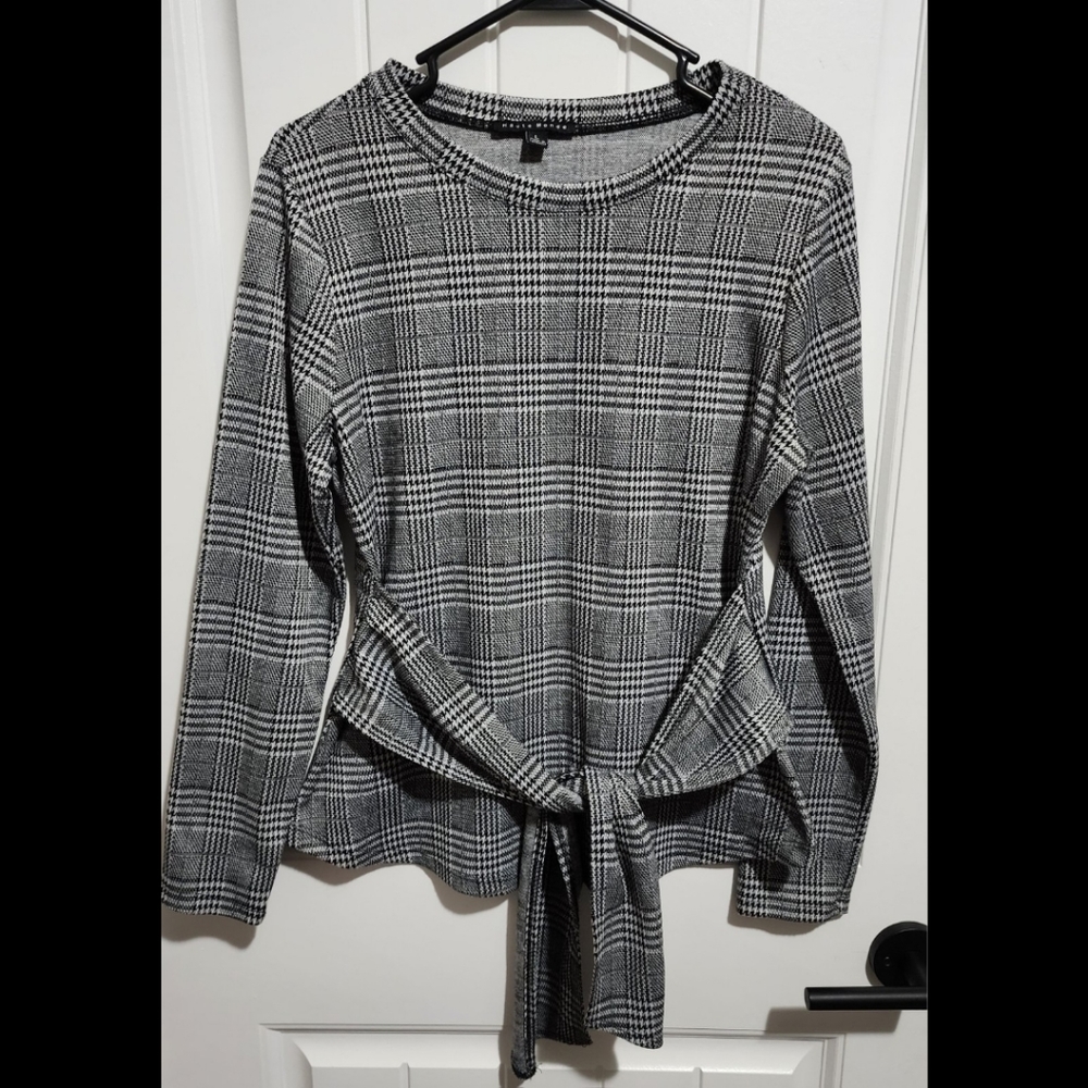 Haute Monde houndstooth tie front top large check plaid black white